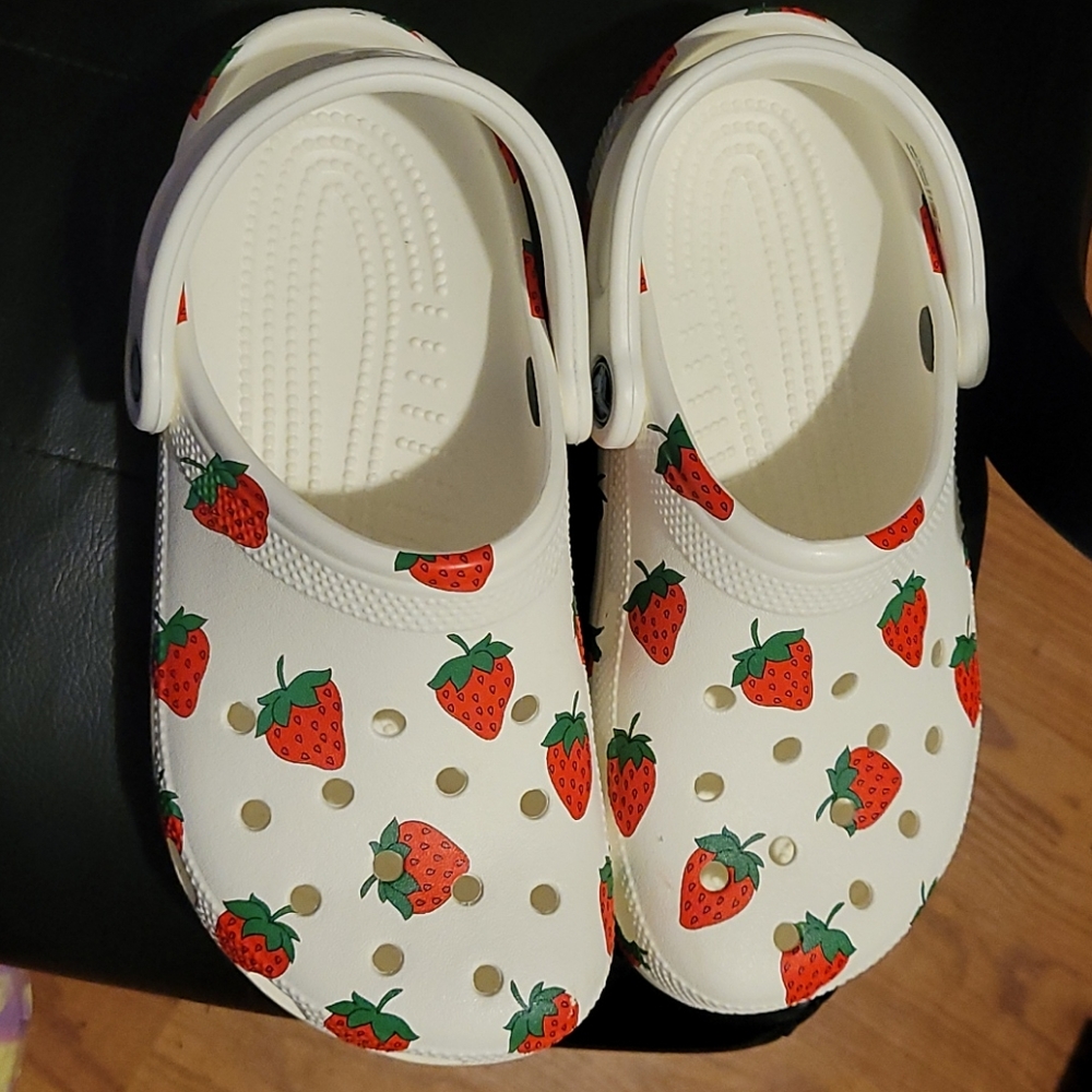 Crocs size 6